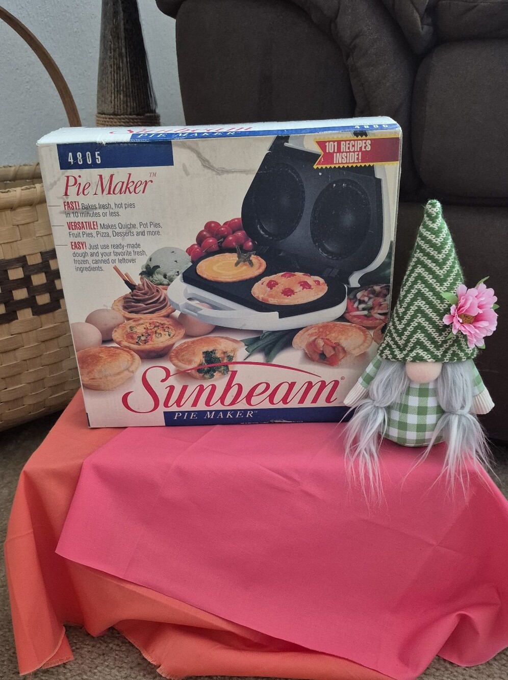 Vintage Sunbeam Pie Maker. ONLY USED A FEW TIMES. IN GOOD CONDITION